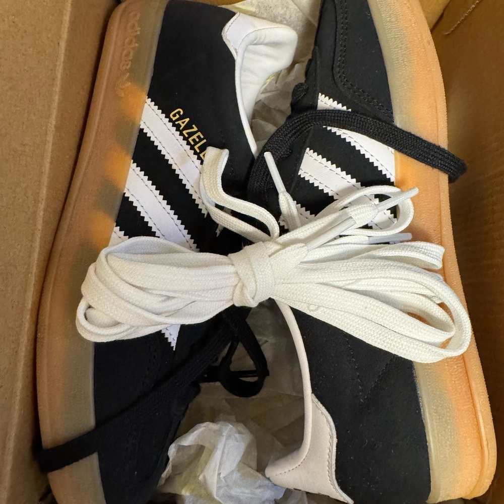 Adidas Black and White Sneakers Classic Design Gazelle - Picture 6 of 7